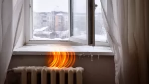 Otwarte okno a odkręcony grzejnik